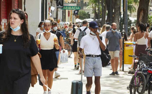 Fin del toque de queda, reapertura del ocio nocturno y sin limites para reuniones