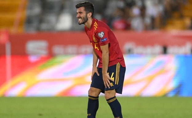 Gayà abandona la concentración de la selección por precaución