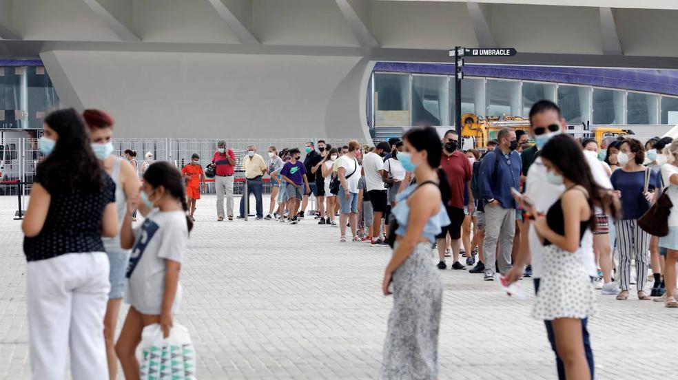 Ingresado en la Comunitat un joven de 17 años con posible miocarditis tras recibir la segunda dosis de la vacuna del coronavirus