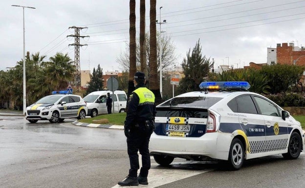 Detenido un hombre por intentar clavar un cuchillo en el cuello de su expareja en Catarroja