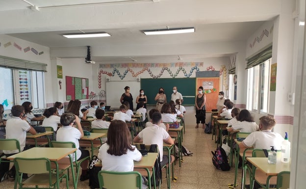 Reubican a alumnos del colegio de la Barraca en dependencias municipales por la falta de espacio