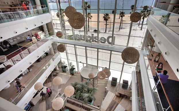 Desigual propone la semana laboral de 4 días pero con reducción de sueldo