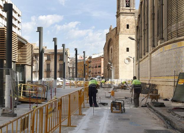 Un bosque de pérgolas rodea el entorno del Mercado Central