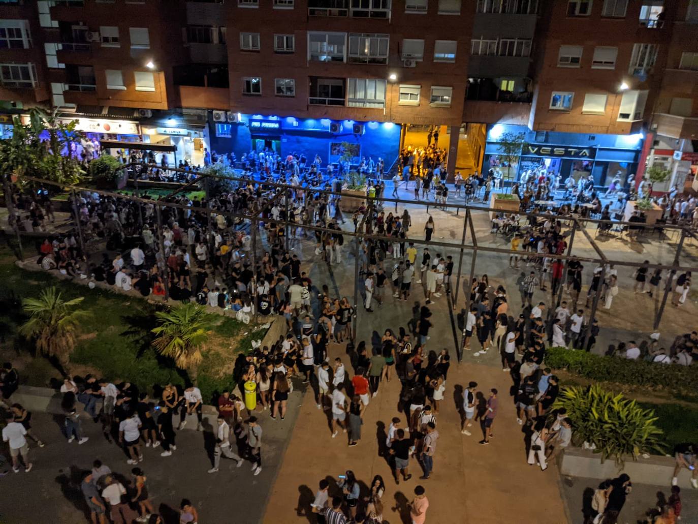 Botellón en la plaza Honduras y el Cedro en el primer fin de semana sin toque de queda