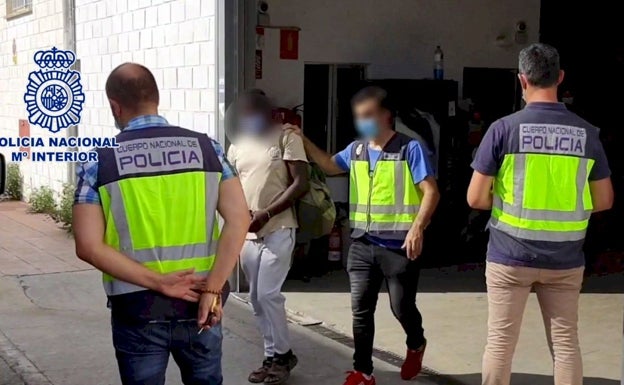 Dos detenidos por tener a trabajadores en condiciones de semiesclavitud en una fábrica de palés en San Vicente