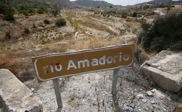 Villajoyosa muestra su «más absoluta condena y rechazo» al último crimen machista y decreta tres días de luto