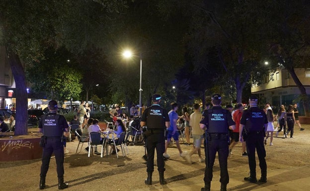 La nueva ordenanza de convivencia de Valencia también multará por el ruido a quienes hagan botellón