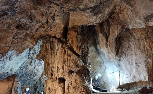 La Cova de l'Or de Beniarrés vuelve a acoger excavaciones tras 30 años