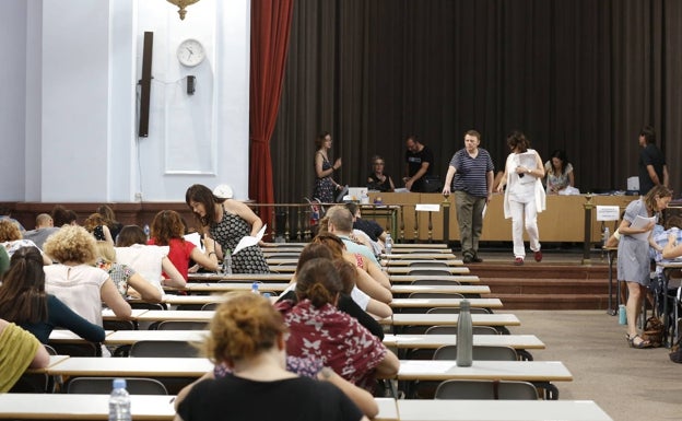 Los graduados en Magisterio alcanzan otro récord pese al riesgo de saturación de la profesión