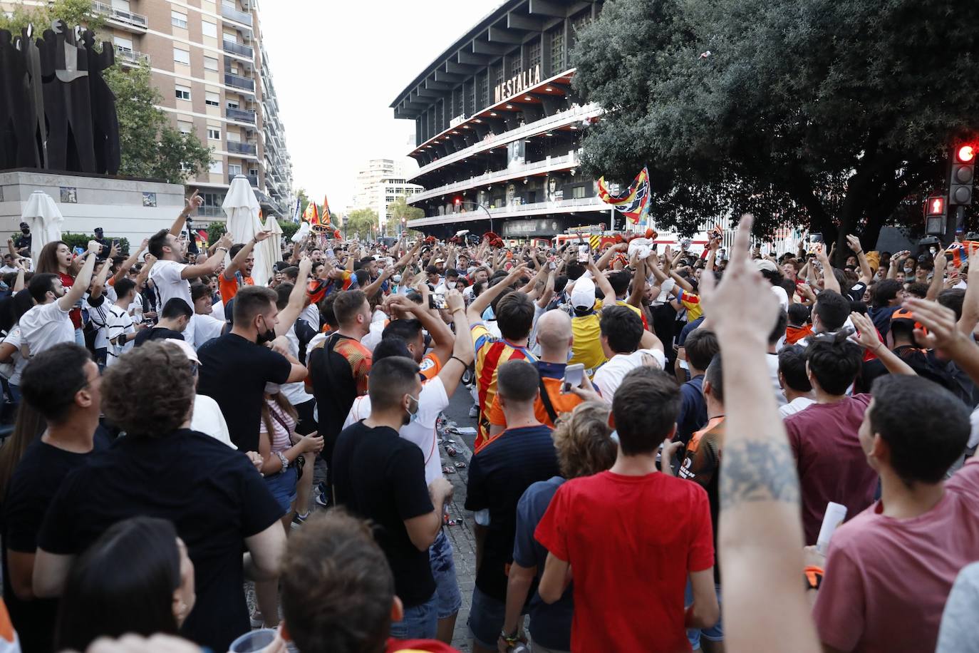 Valencia CF - Real Madrid: Ambiente en Mestalla