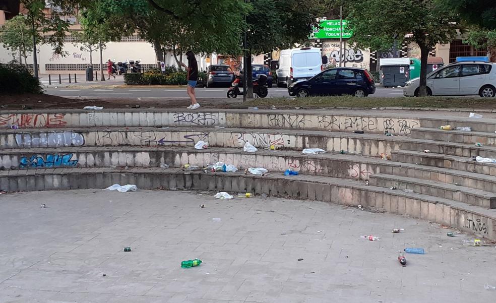 El botellón masivo se descontrola en Valencia a la espera de la ordenanza