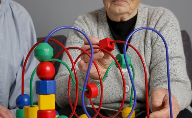 Sanidad diagnostica 4.828 casos de Alzheimer en la Comunitat entre enero y agosto, una media de 20 al día