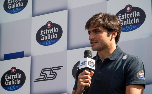 Carlos Sainz: «Les doy mucho la chapa a los mecánicos con el año que viene»