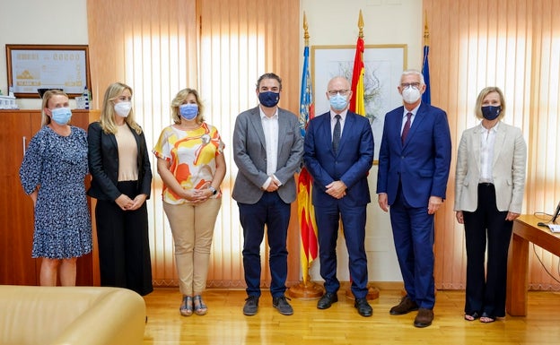 El nuevo embajador de Noruega inaugura su agenda de viajes visitando l'Alfàs del Pi