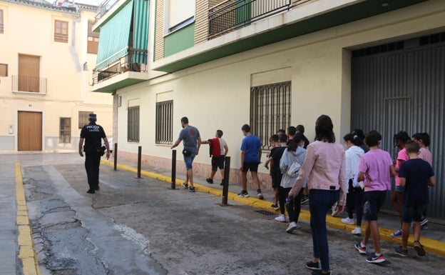 Los alumnos de l'Alcúdia se convierten en policías