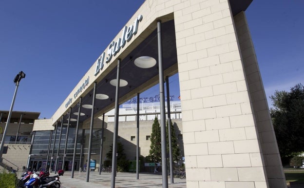 Carrefour vende la tienda de El Saler y otros seis hipermercados a un fondo de inversión por 93 millones