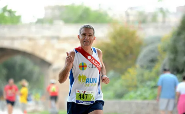 Paco Claros: «Ya he corrido 13 veces el Maratón de Valencia y cuando mi cuerpo diga basta, saldré a animar»
