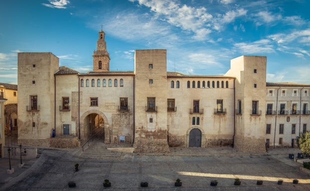 Albaida arranca la celebración del Día del Turismo con la presentación del libro sobre Lucrecia Borgia de Isabel Barceló