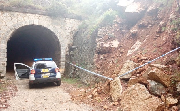 Desprendimientos en Villalonga por las fuertes lluvias y trombas en Oliva de 90 litros