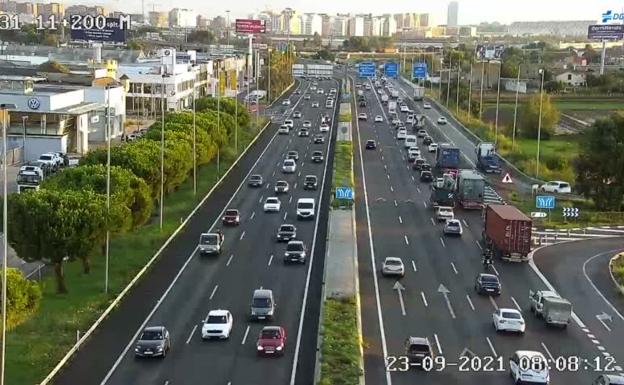 Más de 25 kilómetros de atascos colapsan las carreteras alrededor de Valencia este jueves