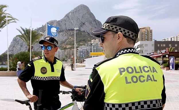 El toque de queda y los ruidos aglutinan el 80% de las multas de la Policía Local de Calp este verano