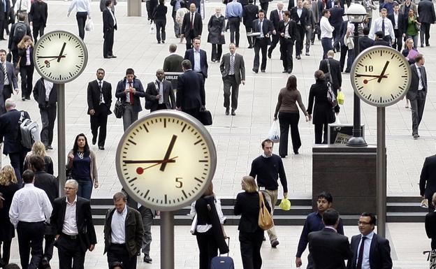 El Gobierno retrasa la ley de usos del tiempo que permitirá trabajar con horarios flexibles