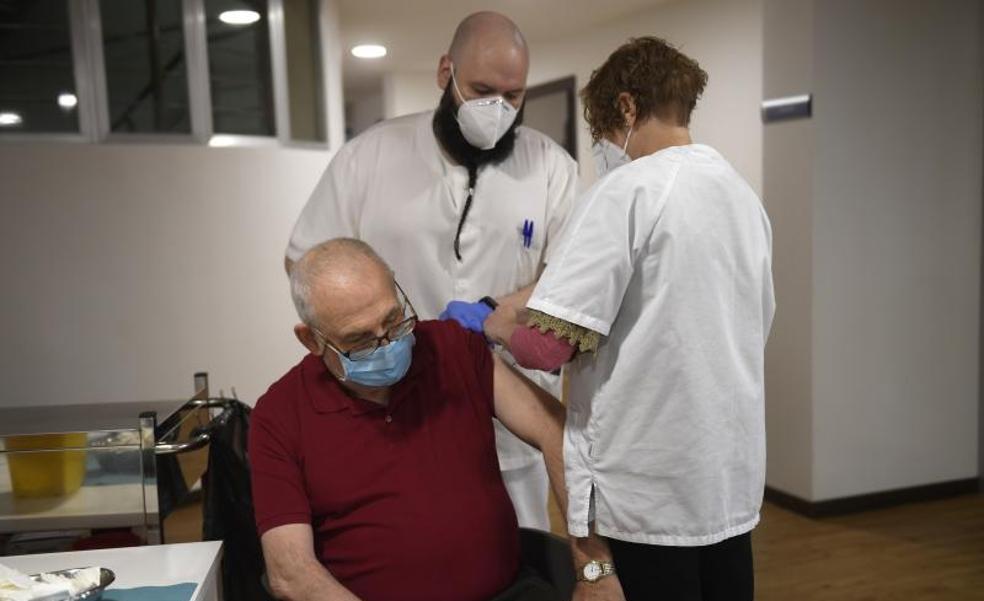 El retroceso del virus se ralentiza en España: la incidencia solo baja 2 puntos