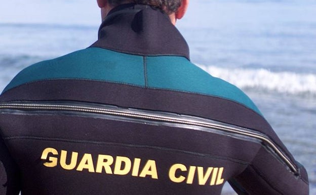 Aparece el cuerpo sin vida del joven que intentó salvar a una amiga en una playa de Torrevieja