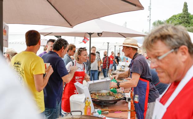 La paella más internacional se cocina en l'Alfàs del Pi