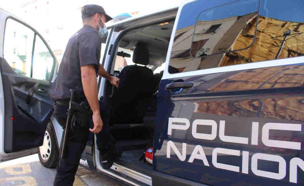 Detenido por herir a su pareja al arrastrarla del pelo y golpearla contra una puerta en Valencia