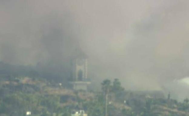 Las impresionantes imágenes de la iglesia de Todoque engullida por la lava