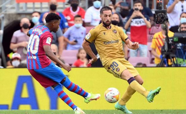 El Barcelona supera al Levante con claridad