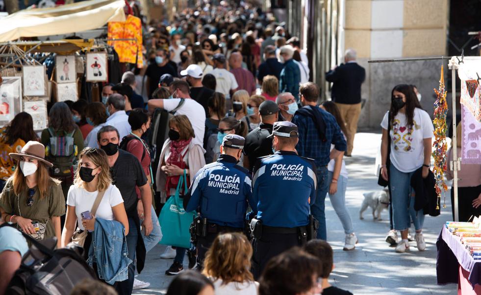 El lento descenso de la quinta ola frena la llegada de la 'nueva normalidad'