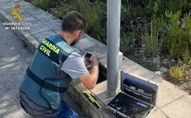 Desarticulan un grupo criminal que sustraía cableado de alumbrado público en la Marina Alta