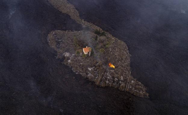 Sepultado por la lava el icónico chalé que se salvó de la primera colada del volcán Cumbre Vieja