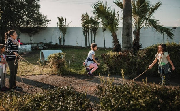 Cómo aprenden los niños en los colegios sin exámenes