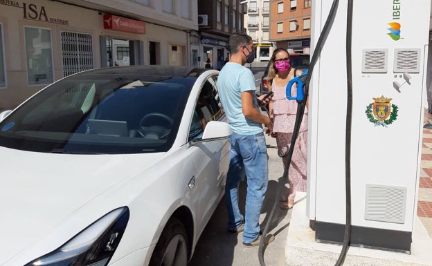 Castalla bonifica los impuestos de los vehículos eléctricos e híbridos para reducir la contaminación