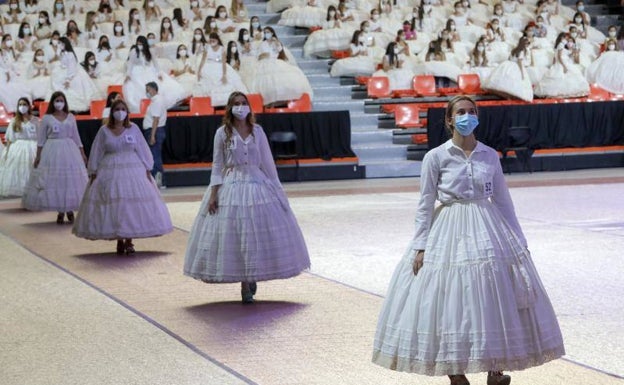 Así ha sido el ensayo de las candidatas a falleras mayores de Valencia 2022 en La Fonteta