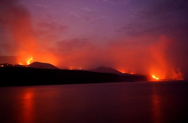 El volcán Cumbre Vieja no deja de rugir