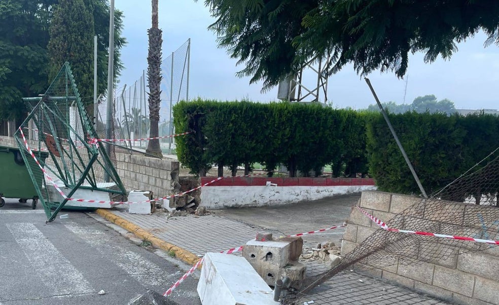 Un 'rally' de destrucción por el campo de fútbol de Alberic