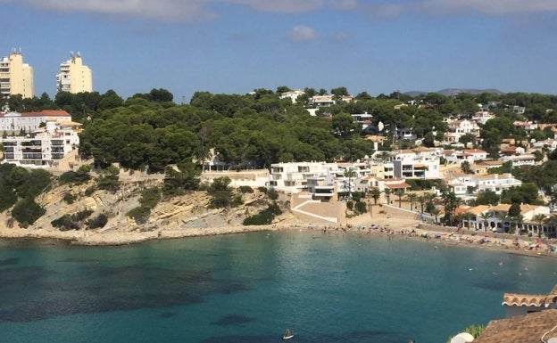 Cierran las playas de Moraira tras avistarse un tiburón