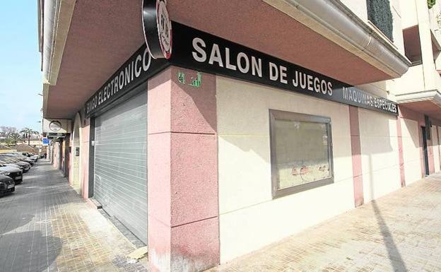 Padres y madres de alumnos de Burjassot en pie de guerra por la apertura de un bingo