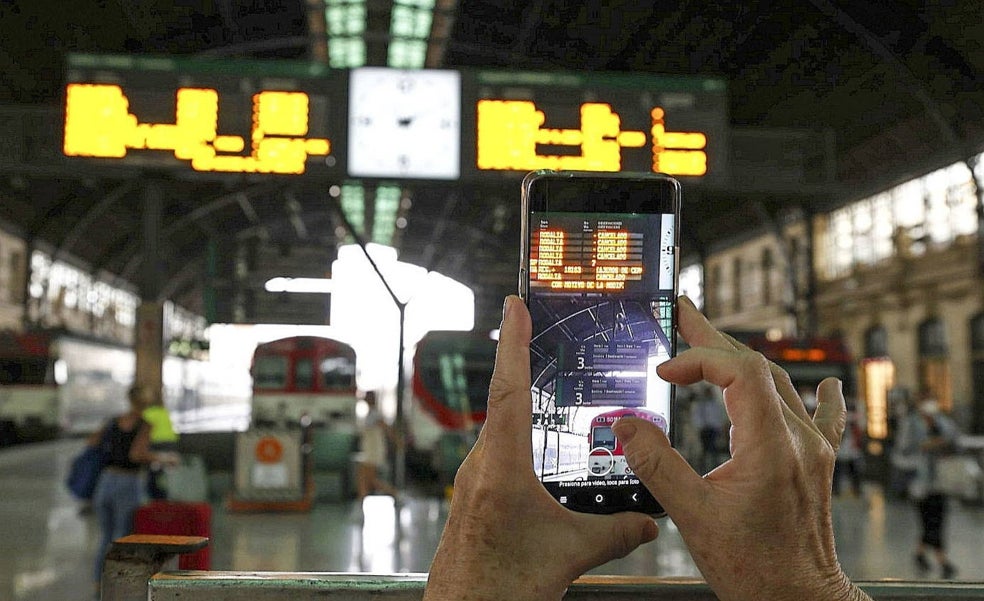 Renfe abre expediente a 31 maquinistas de Valencia y Barcelona por incumplir los servicios mínimos