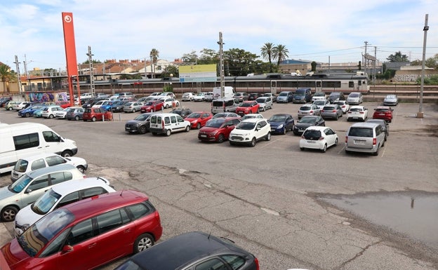 Sagunto insta a Adif a reparar el aparcamiento