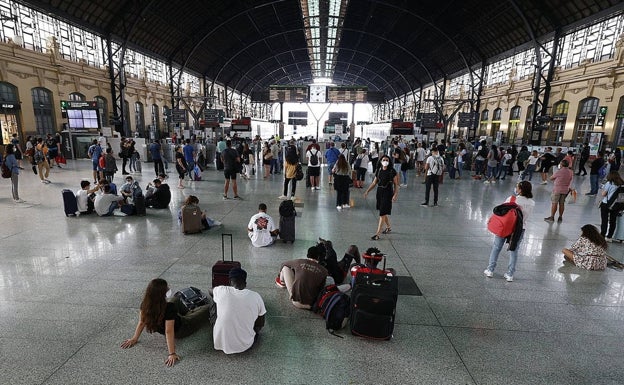 Cercanías cancela una decena de trenes por problemas logísticos y bajas de maquinistas