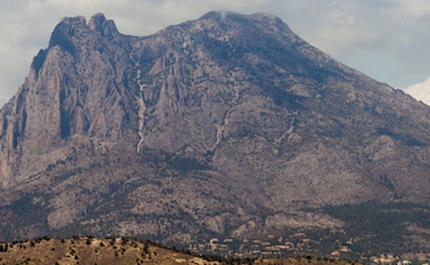 El Centro Excursionista El Portell organiza una jornada de limpieza en el Puig Campana