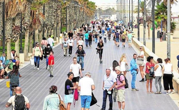 Valencia recupera con el puente del Pilar el pulso turístico anterior a la pandemia