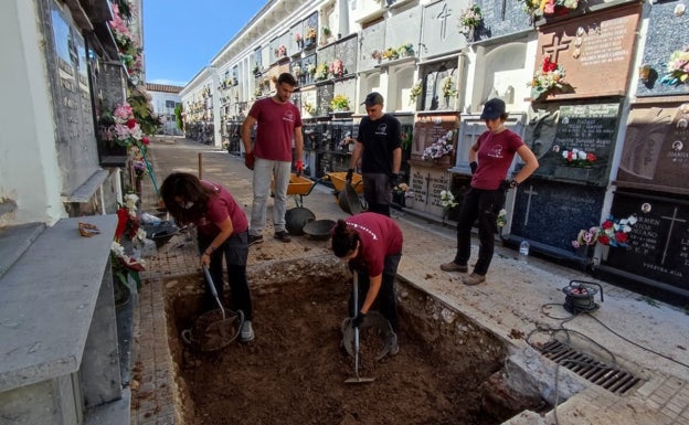 Gandia retoma la búsqueda de 62 víctimas del franquismo en el cementerio