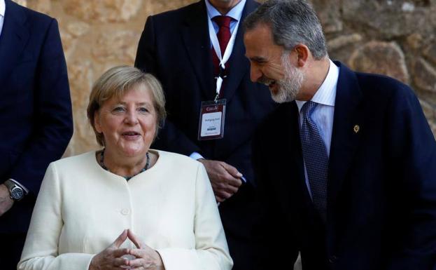 Felipe VI entrega a Angela Merkel el Premio Europeo Carlos V