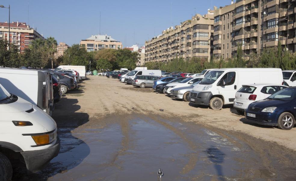Valencia reducirá las futuras plazas de aparcamiento para «dificultar» circular en coche